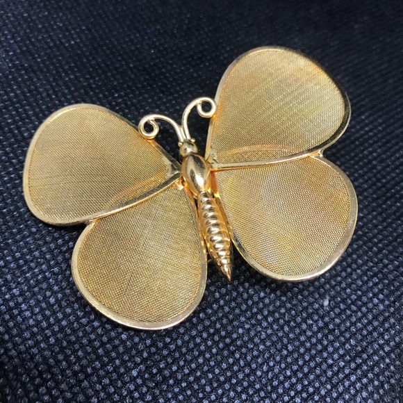 Gold Mesh Butterfly Brooch - Picture 4 of 8